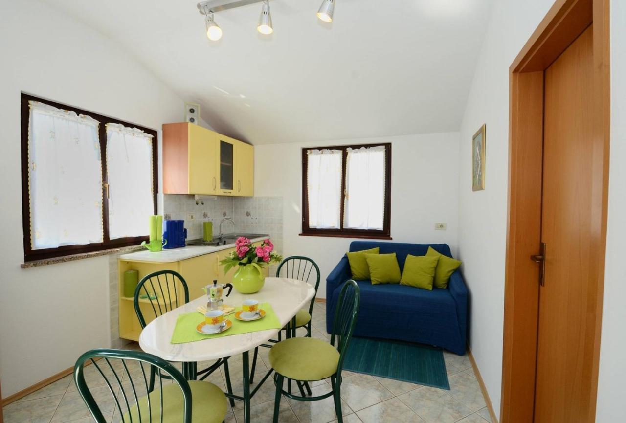 Apartments Kadum Porec Center Near The Beach Exterior photo