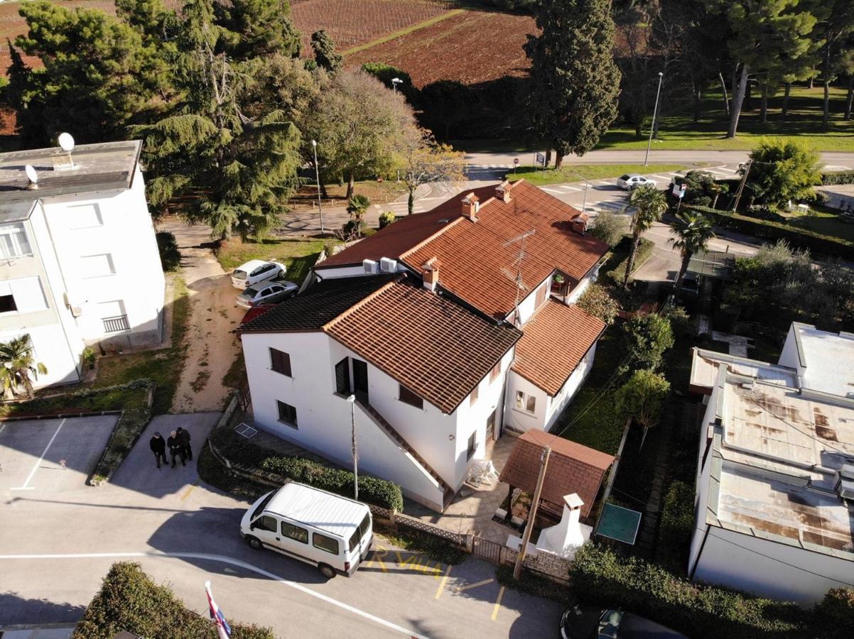Apartments Kadum Porec Center Near The Beach Exterior photo